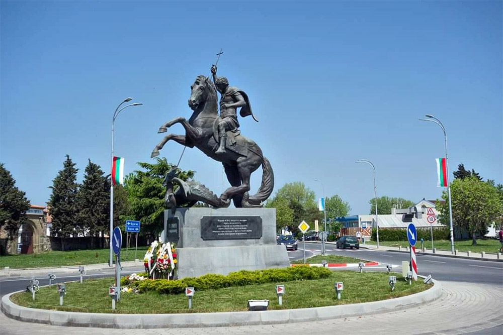 Памятник Георгию Победоносцу в Поморие, Болгария